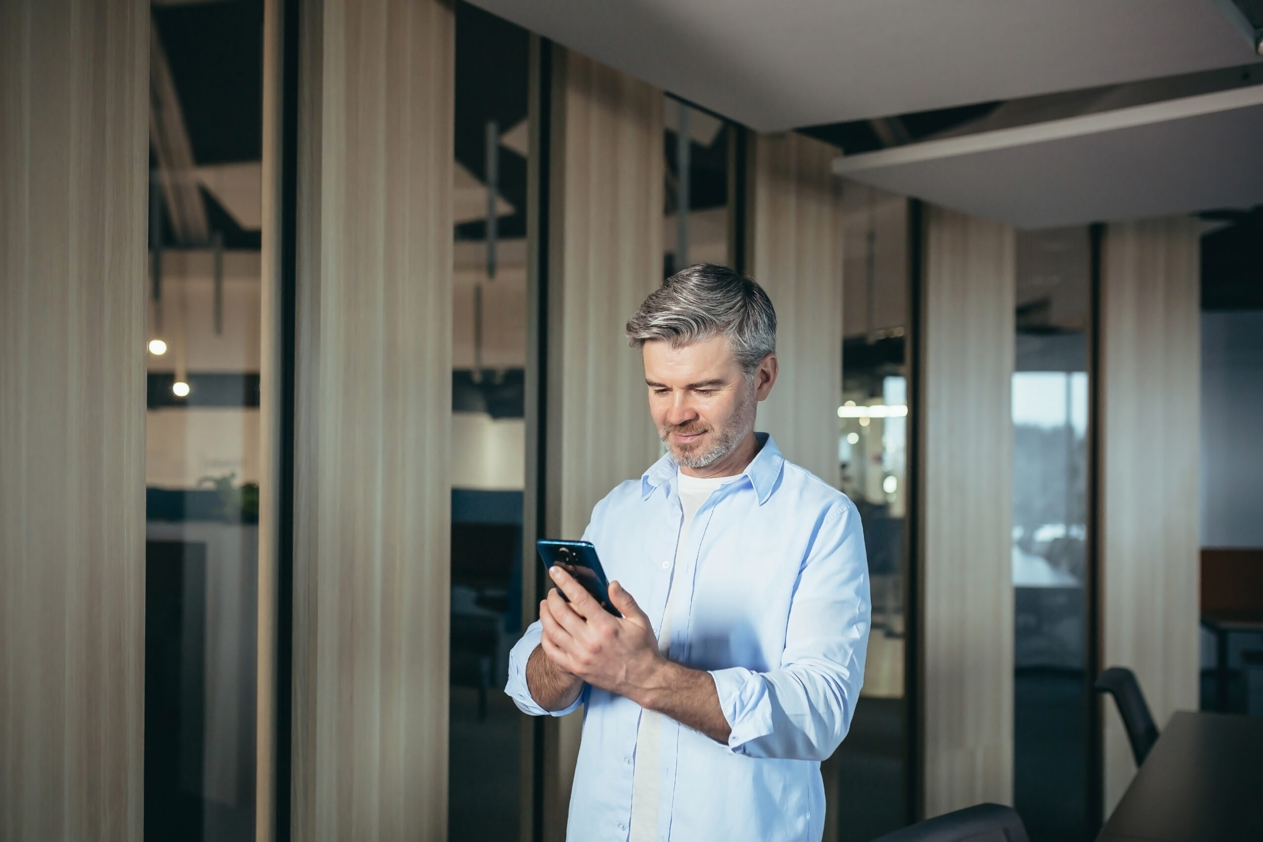 Revolutionizing Contracting: Embracing the Mobile App Advantage
